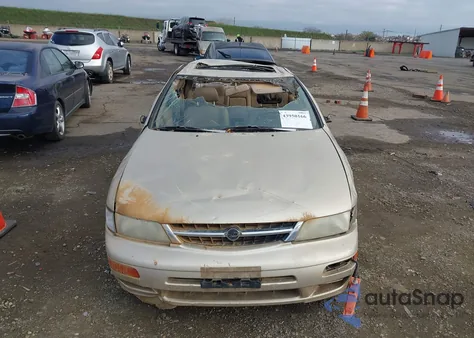 1998 Nissan Maxima Gle/Gxe/Se z USA, uszkodzony, nr VIN JN1CA21DXWM913540